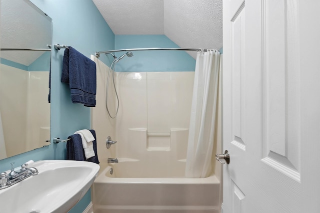 116 Dorothy Ln, Pickens, SC 29671 - full bath featuring a textured ceiling and shower / bath combo