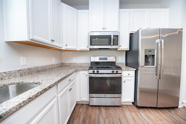 521 Preakness Run, Spartanburg, SC 29301 - kitchen featuring stainless steel appliances, white cabinetry, and light wood-type flooring