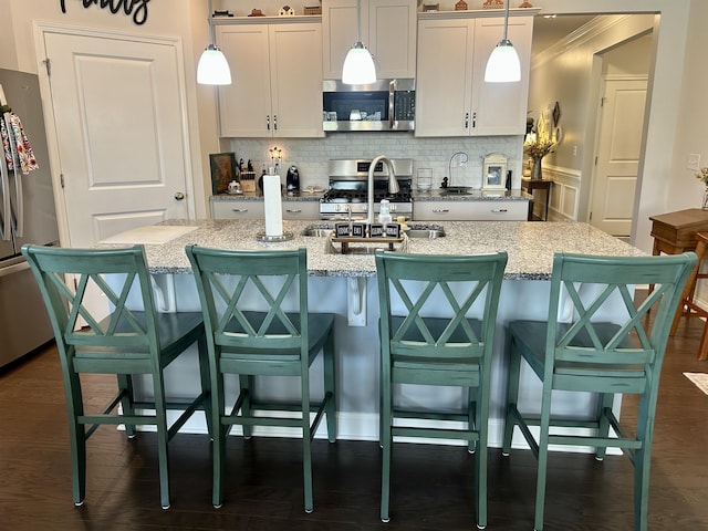 5 Yellow Fox Rd, Greer, SC 29650 - kitchen with stainless steel appliances, backsplash, an island with sink, ornamental molding, and pendant lighting