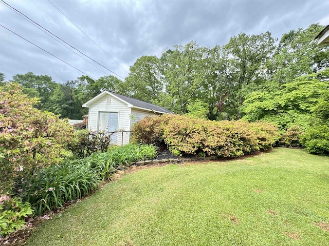 8627 Valley Falls Rd, Boiling Springs, SC 29316 - view of grassy yard featuring an outbuilding