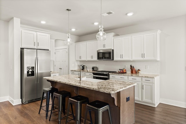 424 Granbury Dr, Duncan, SC 29334 - kitchen featuring stainless steel appliances, dark wood-style flooring, a breakfast bar area, backsplash, and recessed lighting