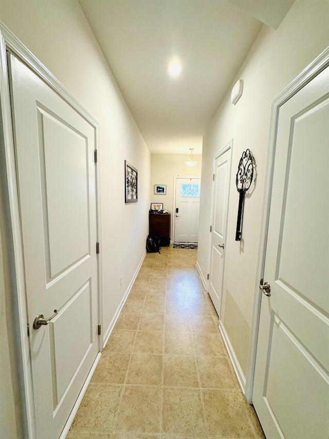 411 Triple Crown Way, Spartanburg, SC 29301 - hall featuring baseboards