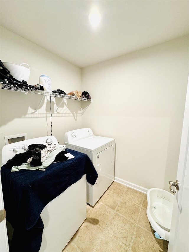 411 Triple Crown Way, Spartanburg, SC 29301 - laundry area featuring washing machine and clothes dryer and baseboards