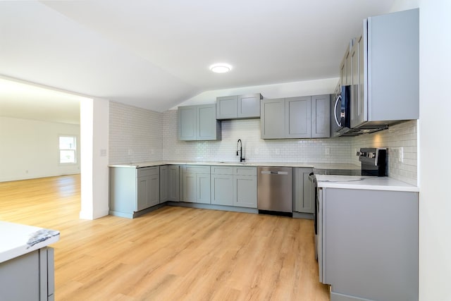 583 Berry Rd, Boiling Springs, SC 29316 - kitchen with appliances with stainless steel finishes, gray cabinetry, light wood-style floors, decorative backsplash, and light countertops