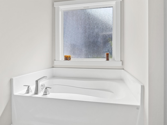 433 Josie Way, Boiling Springs, SC 29316 - full bath featuring healthy amount of natural light and a garden tub