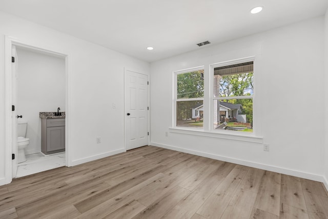 139 Carolina Ave, Spartanburg, SC 29306 - unfurnished bedroom featuring light wood-type flooring, recessed lighting, and ensuite bath