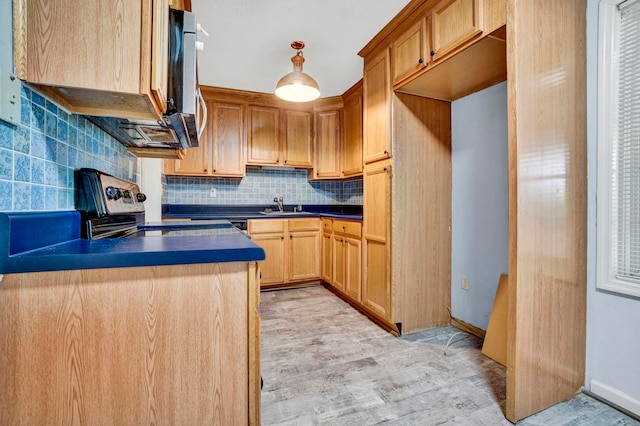 211 Skyline Rd, Greer, SC 29651 - kitchen with range, dark countertops, light wood-style floors, backsplash, and decorative light fixtures