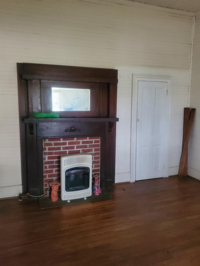 190 Beaverdam Church Rd, Enoree, SC 29335 - unfurnished living room featuring heating unit and wood finished floors