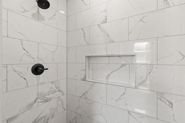 3135 E Croft Cir, Spartanburg, SC 29302 - full bath with a tile shower