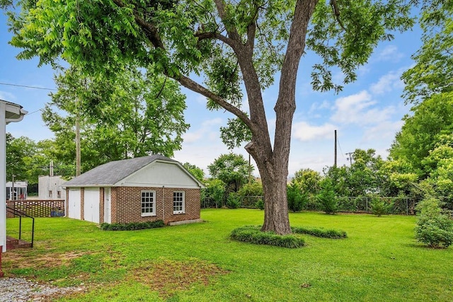 203 E S St, Union, SC 29379 - view of yard featuring an outbuilding and a garage