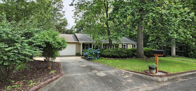 192 Wellesley Dr, Spartanburg, SC 29307 - single story home featuring an attached garage, a front lawn, and concrete driveway