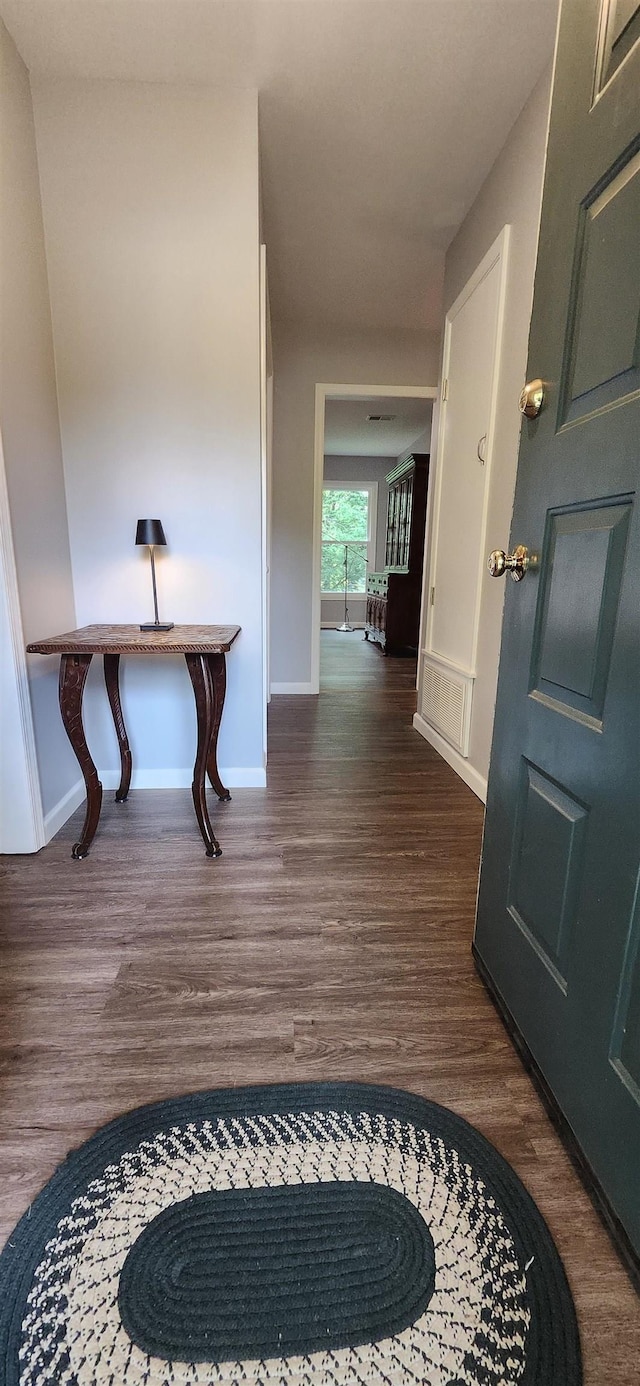 192 Wellesley Dr, Spartanburg, SC 29307 - entrance foyer featuring wood finished floors and baseboards