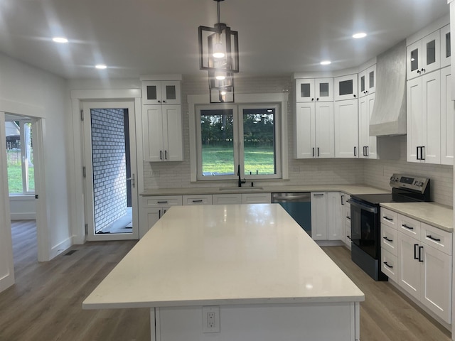 115 Hickory Hollow Rd, Inman, SC 29349 - kitchen with electric range, dishwasher, decorative backsplash, wood finished floors, and recessed lighting