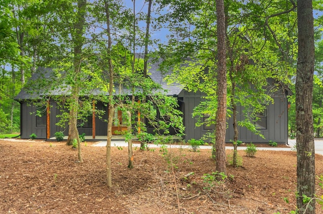 120 Thomason View Rd, Fountain Inn, SC 29644 - view of front of home with board and batten siding