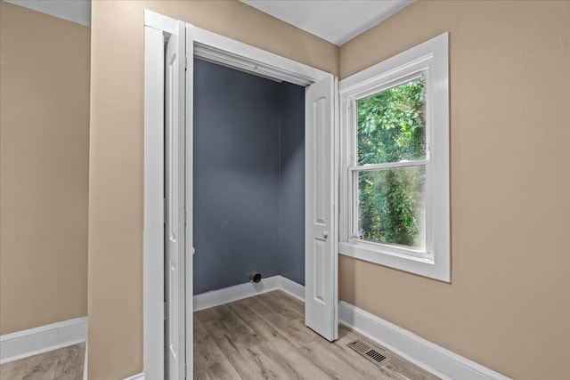 504 Hilda St, Spartanburg, SC 29306 - laundry room featuring light wood finished floors and baseboards