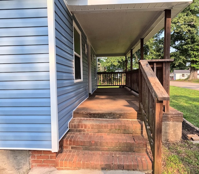 105 Anderson St, Spartanburg, SC 29301 - view of wooden porch