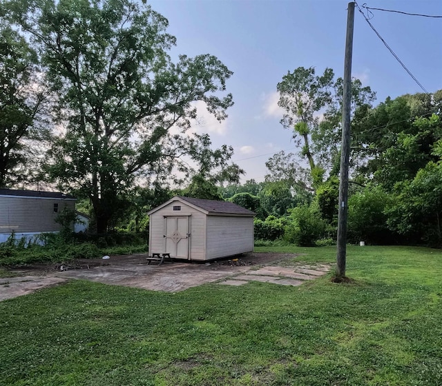 105 Anderson St, Spartanburg, SC 29301 - view of green lawn with a shed and a patio area