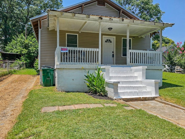 24 Oak St, Spartanburg, SC 29306 - view of front of home with a porch and a front lawn