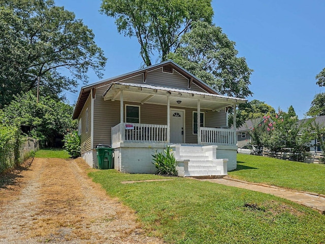 24 Oak St, Spartanburg, SC 29306 - bungalow featuring covered porch and a front yard