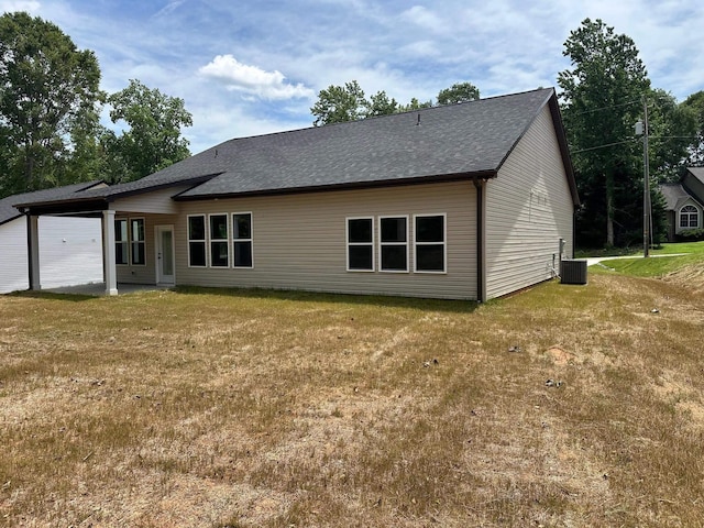 953 Mike Cir, Boiling Springs, SC 29303 - rear view of house with a yard and a shingled roof