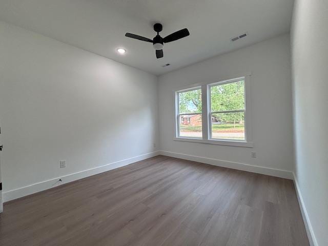 953 Mike Cir, Boiling Springs, SC 29303 - spare room with wood finished floors, a ceiling fan, and recessed lighting