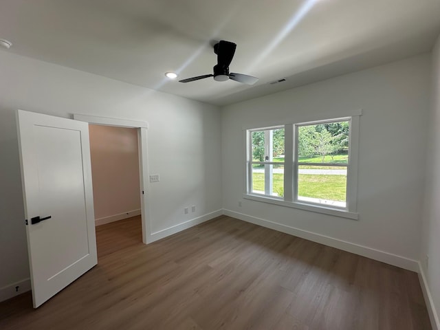 953 Mike Cir, Boiling Springs, SC 29303 - unfurnished room featuring wood finished floors, a ceiling fan, and recessed lighting