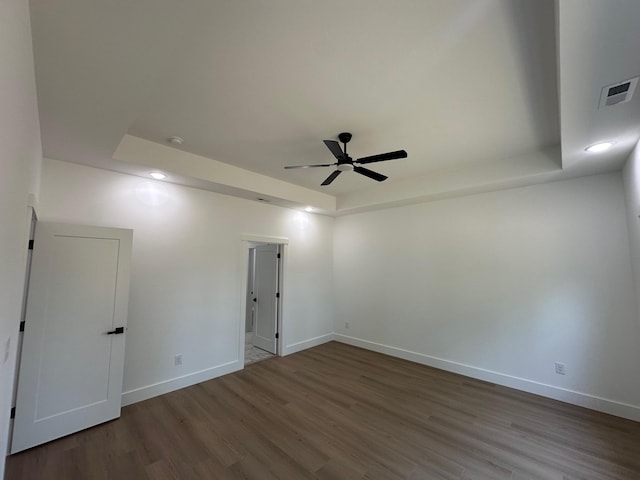 953 Mike Cir, Boiling Springs, SC 29303 - empty room with wood finished floors, a ceiling fan, and recessed lighting