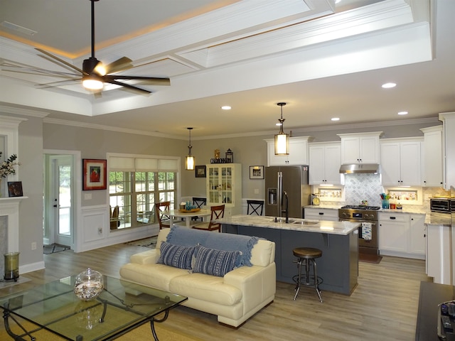 811 White Magnolia Dr, Inman, SC 29349 - living room featuring light wood-style floors, ceiling fan, recessed lighting, and ornamental molding