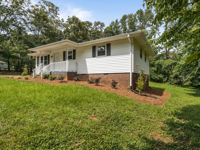126 Loblolly Dr, Wellford, SC 29385 - ranch-style house featuring crawl space, a porch, and a front yard