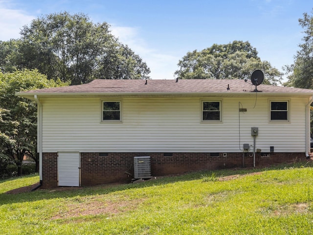 126 Loblolly Dr, Wellford, SC 29385 - rear view of house with crawl space and a yard