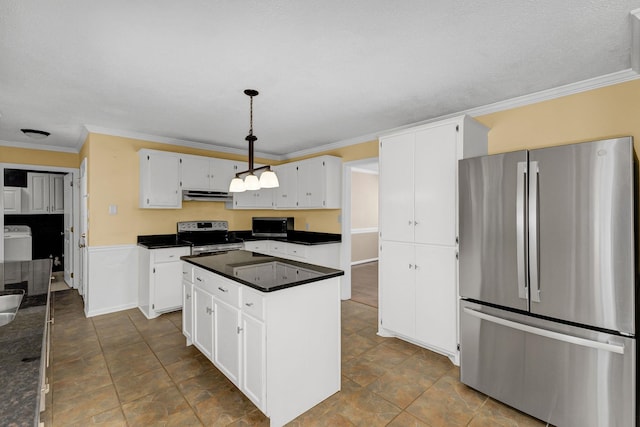 21 Glen Eagle Pl, Spartanburg, SC 29301 - kitchen featuring freestanding refrigerator, electric range, dark countertops, crown molding, and under cabinet range hood