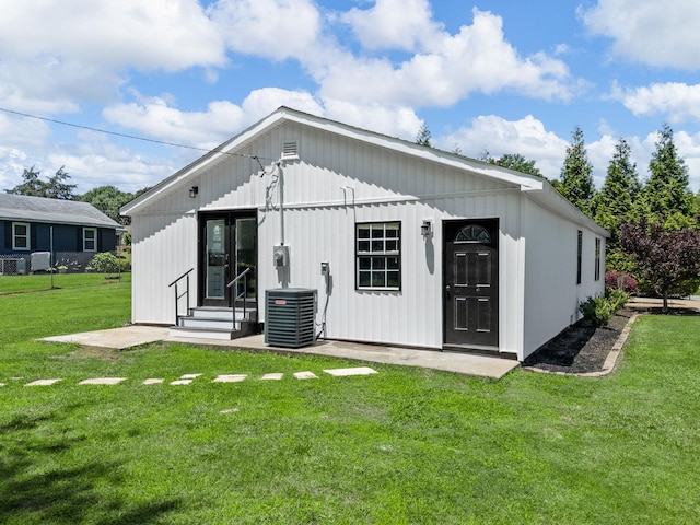 116 Dodd St, Wellford, SC 29385 - rear view of property with entry steps and a yard