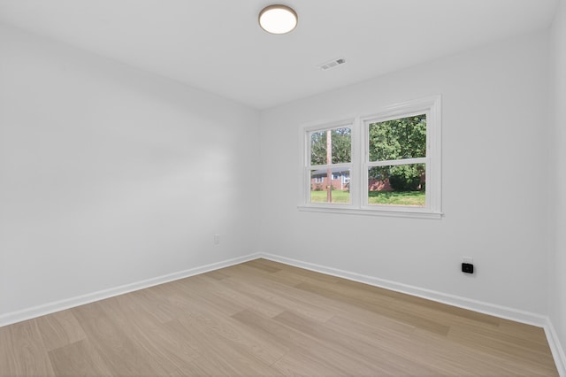 177 Lincoln Dr, Spartanburg, SC 29306 - empty room with baseboards and light wood finished floors