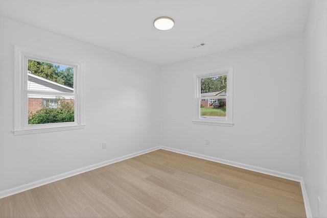 177 Lincoln Dr, Spartanburg, SC 29306 - unfurnished room with light wood-style floors and baseboards