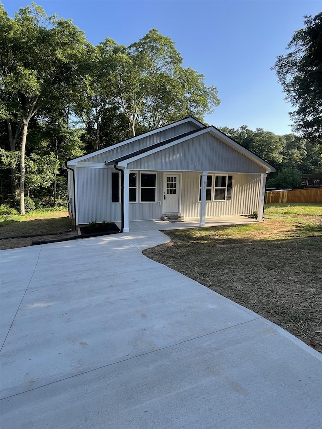 631 S Center St, Spartanburg, SC 29301 - view of front of property featuring a porch and driveway