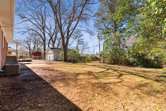 306 Fernwood Dr, Spartanburg, SC 29307 - view of yard featuring an outdoor structure, dirt driveway, and a detached garage