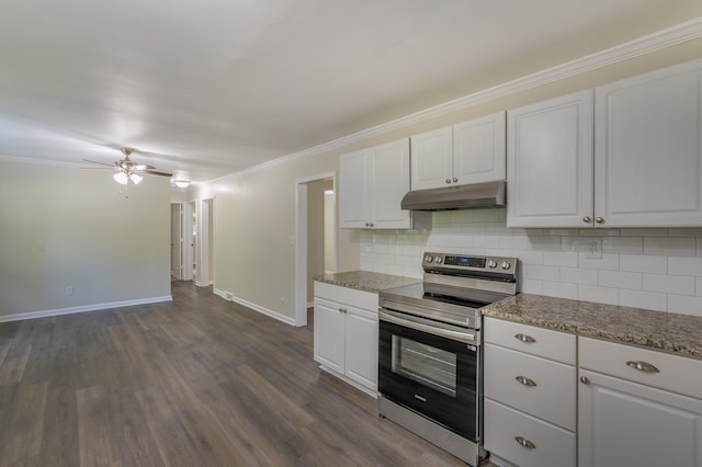 201 Bent Creek Dr, Greer, SC 29650 - kitchen featuring electric stove, under cabinet range hood, white cabinetry, a ceiling fan, and ornamental molding