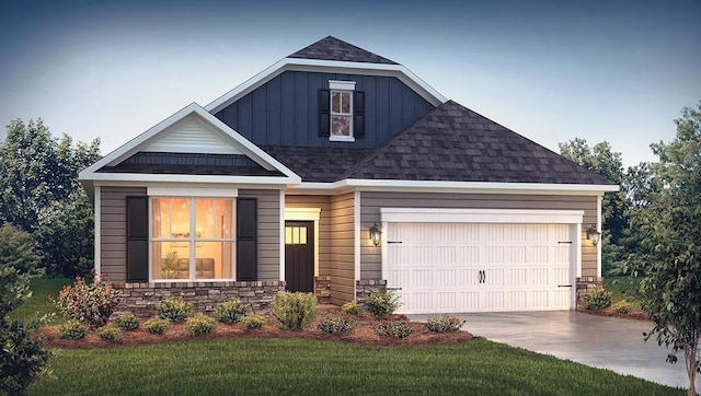 1832 Wabash Pl, Boiling Springs, SC 29316 - craftsman inspired home featuring a front lawn, roof with shingles, driveway, and board and batten siding