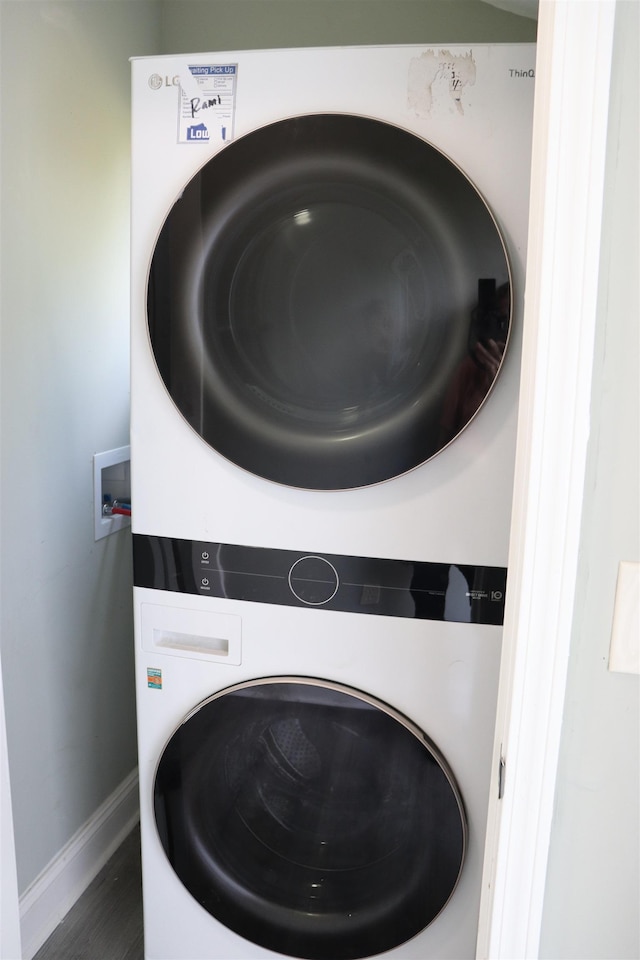 305 Spring St, Union, SC 29379 - laundry room with stacked washer / dryer and baseboards