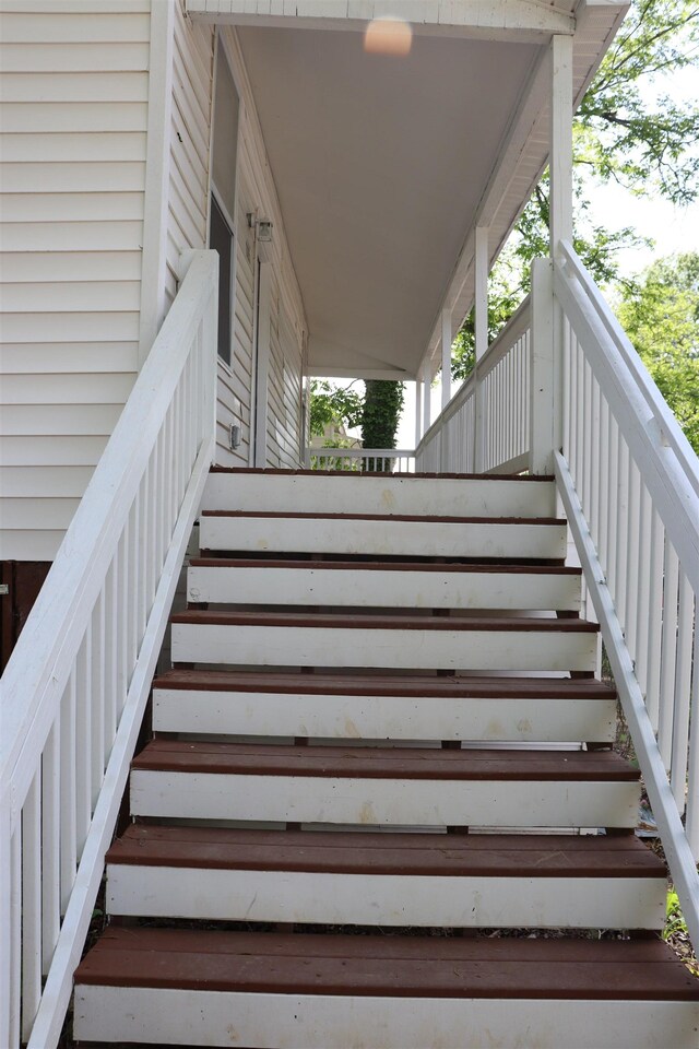 305 Spring St, Union, SC 29379 - view of stairs
