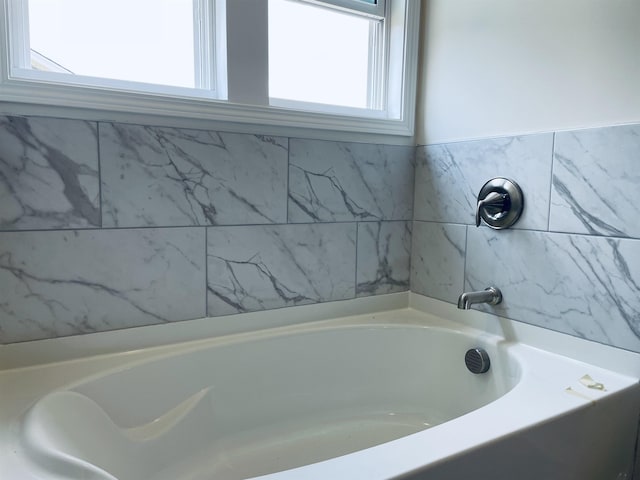 135 Hunter Ridge Dr, Boiling Springs, SC 29316 - bathroom with a bath