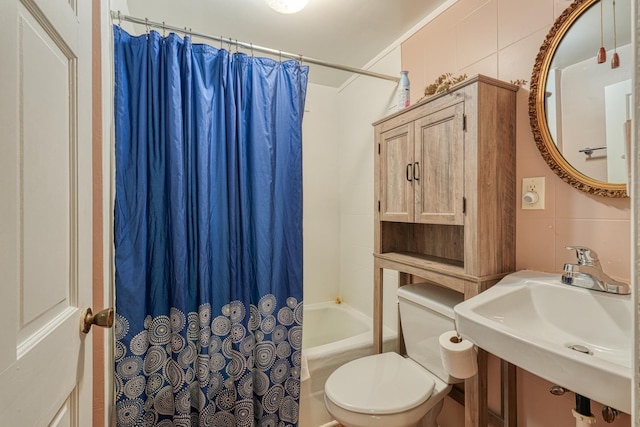 1212 Riveroak Rd, Inman, SC 29349 - bathroom with a sink and shower / tub combo with curtain