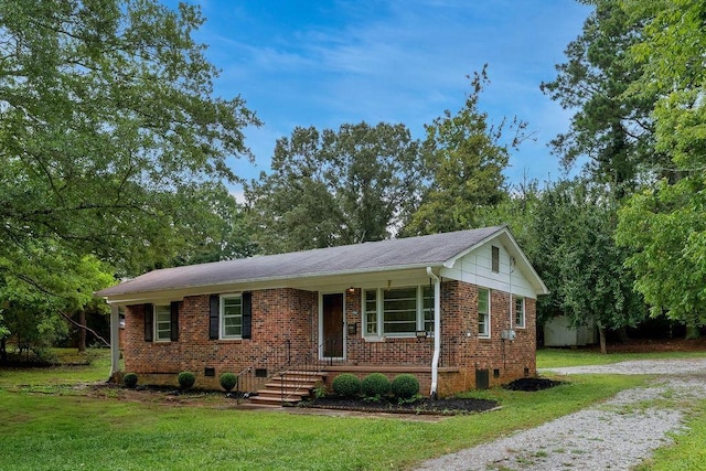 210 Catawba St, Union, SC 29379 - ranch-style home with crawl space, a front lawn, and brick siding