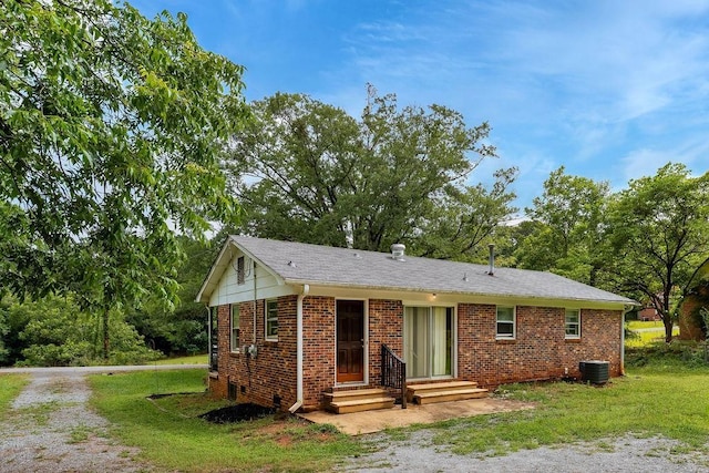 210 Catawba St, Union, SC 29379 - view of front facade featuring brick siding and a front lawn