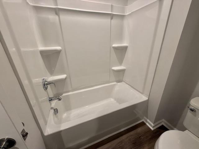 1236 Forestbrook Ln, Spartanburg, SC 29303 - full bathroom featuring wood finished floors and washtub / shower combination