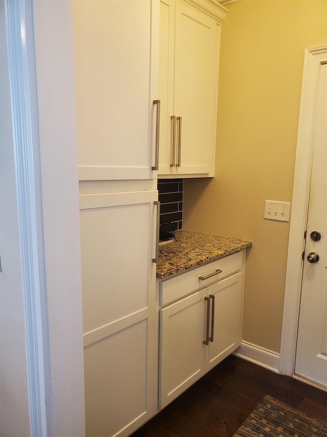 178 Ravines Ln, Spartanburg, SC 29301 - bar area featuring dark wood-style flooring and baseboards