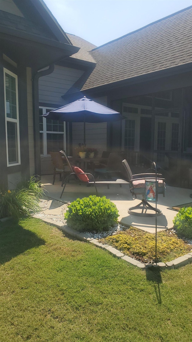 178 Ravines Ln, Spartanburg, SC 29301 - rear view of property with a patio, a yard, and a shingled roof