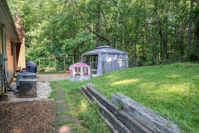 72 Casey Ln, Spartanburg, SC 29301 - view of grassy yard with a gazebo and a wooded view