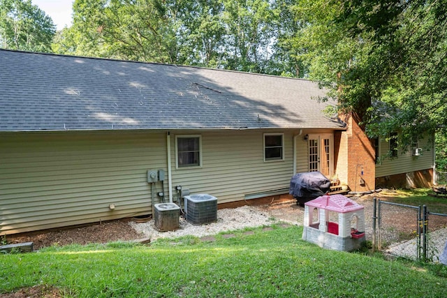 72 Casey Ln, Spartanburg, SC 29301 - rear view of house with a shingled roof and a gate