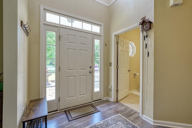316 Crestview Ln, Spartanburg, SC 29301 - entrance foyer featuring wood finished floors and baseboards